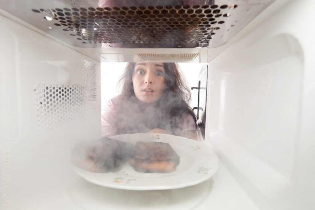 How to Get Rid Of Burnt Smell in the Microwave? Step-by-Step