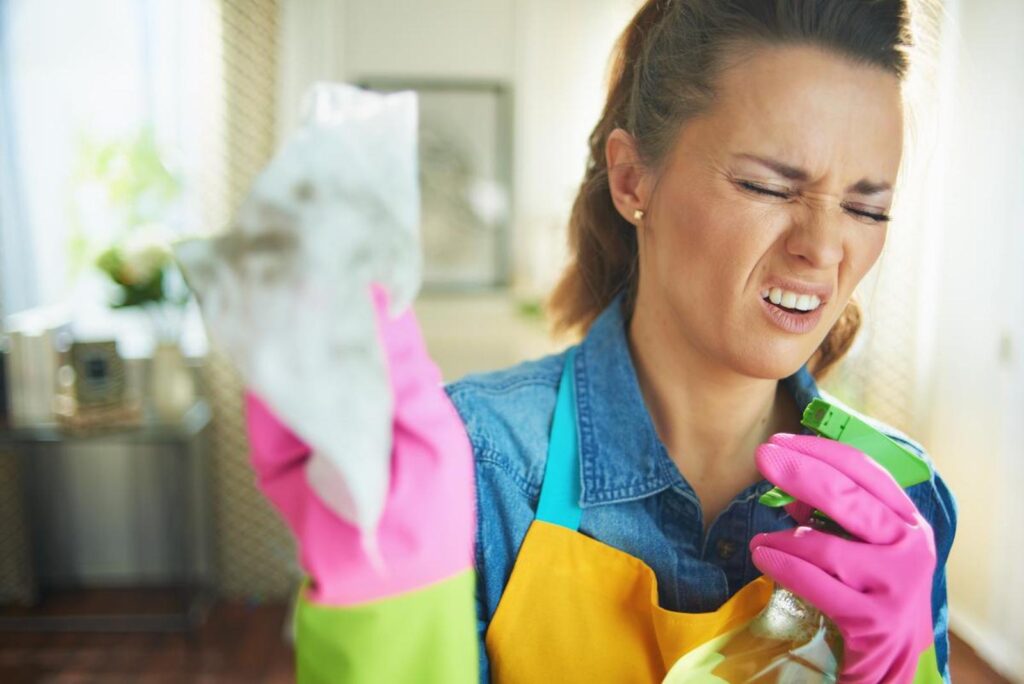 How to Get Rid Of The Bleach Smell? 7 Easy Ways